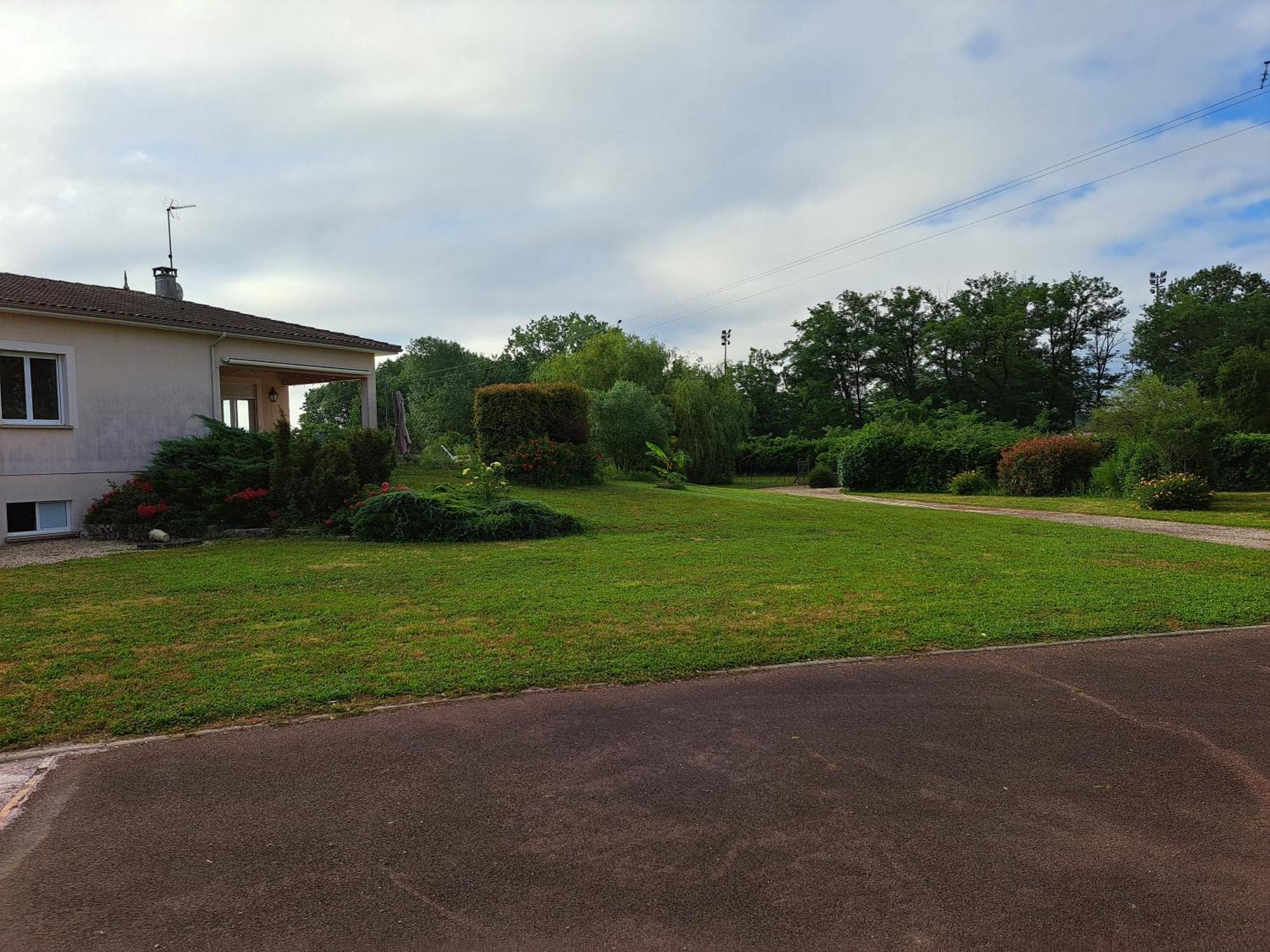 Villa A La Source Saint-Medard-de-Guizieres Exterior foto